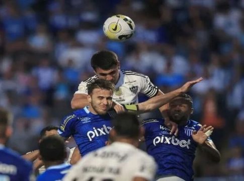 Atlético-MG não empolga, perde para Avaí e segue fora do G6