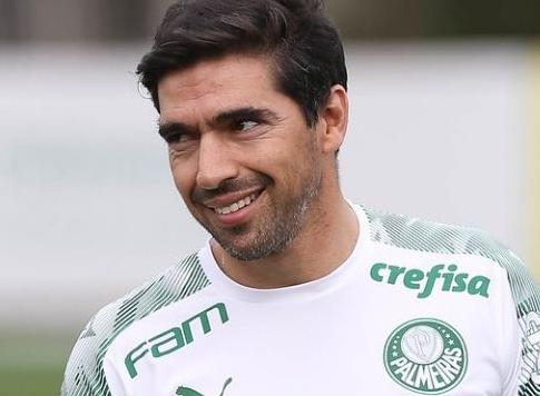Abel Ferreira terá carro vendido pela esposa a cada expulsão