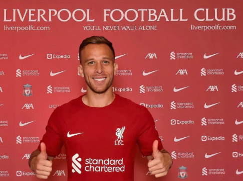 Liverpool anuncia a contratação de volante brasileiro