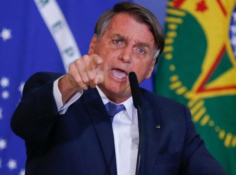 Bolsonaro promete ministros contra o aborto no STF