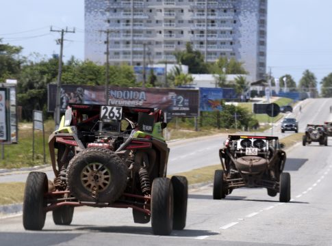 Salinas, Pará, Brasil. Bola, Retranca: Rally dos Sertões - Salinas - . Gancho: Rally dos Sertões teve início no último dia 26 de agosto e finaliza neste sábado (10) o cronograma da edição de 2022. O Pará entrou na rota do maior rally do mundo, que realizou o seu percurso passando por cinco regiões do Brasil e oito estados.  O Rally dos Sertões completa nas areias de Salinópolis o roteiro de 7.202 quilômetros, dos quais mais de quatro mil cronometrados. Local: Praia de Salinas. Data: 10/09/2022. Foto: Mauro Ângelo/ Diário do Pará.