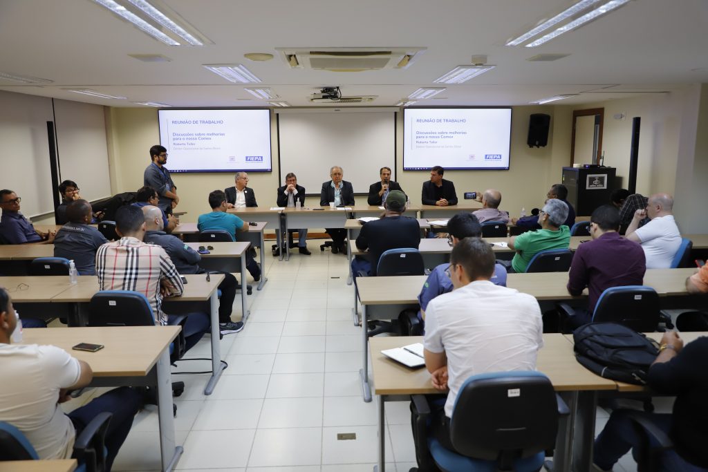 Na última semana, empresários se reuniram na Fiepa para tentar resolver os problemas causados pela Santos Brasil. Foto: Wagner Almeida Na última semana, empresários se reuniram na Fiepa para tentar resolver os problemas causados pela Santos Brasil. Foto: Wagner Almeida