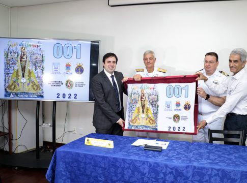 Bandeiras e adesivos serão fornecidos para identificar as embarcações durante o trajeto. FOTO: Celso Rodrigues