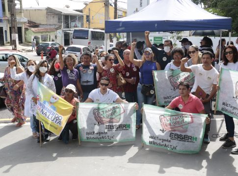 Servidores dizem que já fizeram mais de 20 rodadas de negociação e por isso decidiram protestar. FOTO: CELSO RODRIGUES