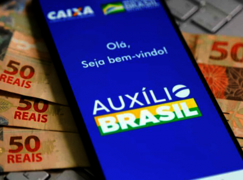 Auxílio Brasil: beneficiários com NIS final 7 recebem hoje 