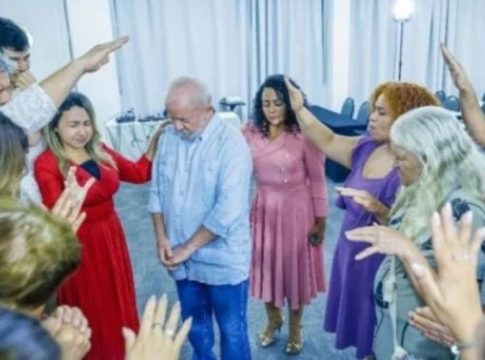 Lula diz que Deus guia seus passos em encontro com pastores