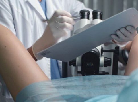 Mulheres relatam absurdos que viveram no ginecologista