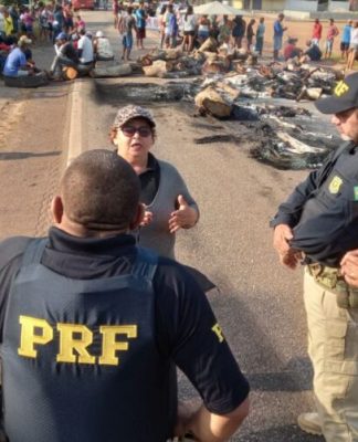 Vídeo: moradores bloqueiam rodovia federal em protesto no PA