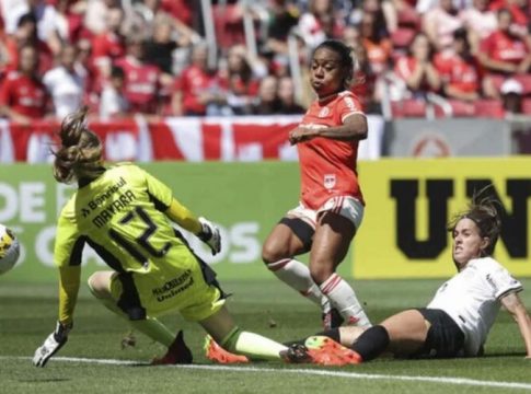 Veja onde assistir os jogos de futebol deste sábado (24)