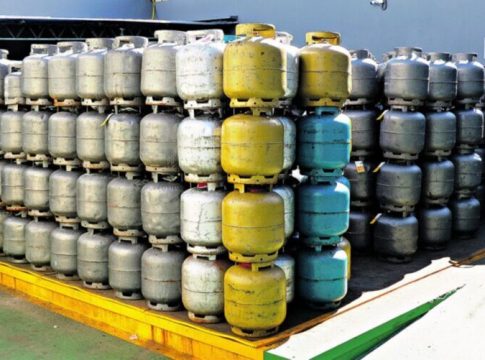 O gás liquefeito de petróleo, conhecido como gás de cozinha, teve redução no preço
