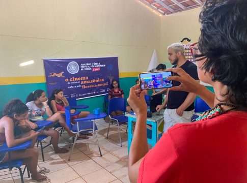 Jovens quilombolas de Salvaterra na oficina de audiovisual. Foto: Divulgação