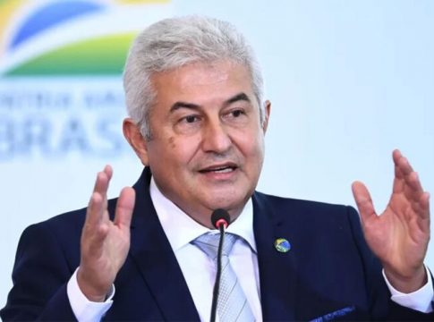 Ministro de Bolsonaro faz post de apoio a Lula: "hackeado"