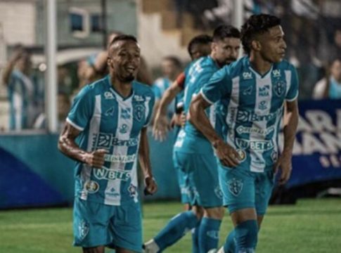Lateral desce a lenha no Paysandu: "tem gente que atrapalha"