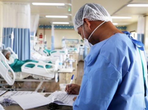 há dezenas de oportunidades confirmadas para profissionais da enfermagem, tanto em nível técnico quanto superior.