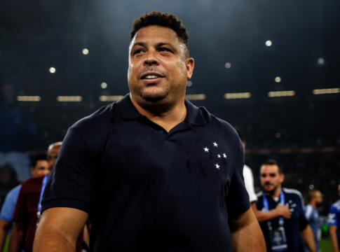 Na semana passada, durante um evento com o novo dono da SAF do Cruzeiro, Ronaldo antecipou que o negócio estava perto de ser concluído.
Na semana passada, durante um evento com o novo dono da SAF do Cruzeiro, Ronaldo antecipou que o negócio estava perto de ser concluído.