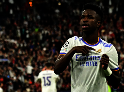 Vinicius Júnior será eleito o melhor jogador do mundo no Fifa The Best 2024. Vini Jr. será eleito o melhor do mundo no The Best da Fifa, que ocorre às 14h (de Brasília) desta terça-feira (17), em Doha, no Qatar