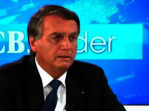 Bolsonaro congela verba da merenda e crianças dividem ovo