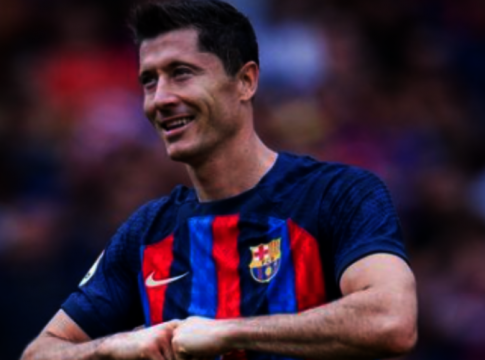Barça vence Elche com dois de Lewa e assume liderança 