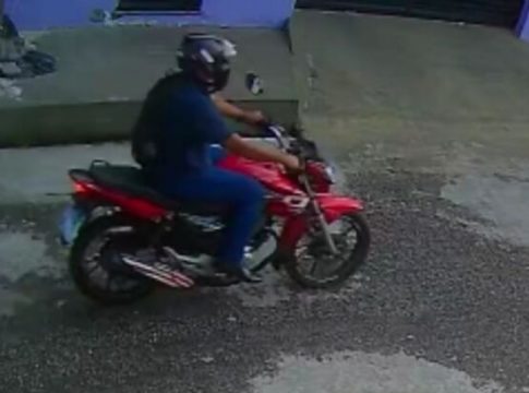 Motoqueiro rouba arma de policial militar no Tapanã