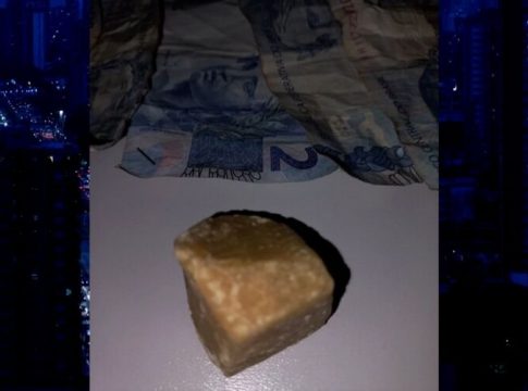 Vídeo: mulher é presa com maconha na bolsa em São Brás