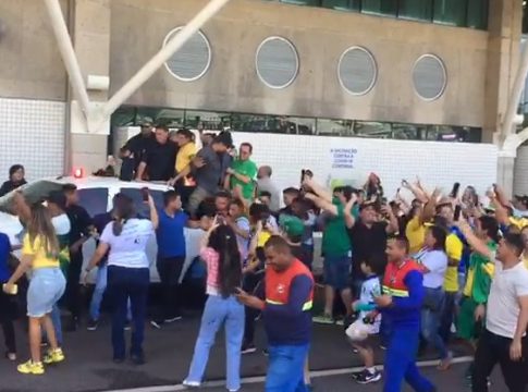 Bolsonaro em Belém tem apoiadores e vias congestionadas