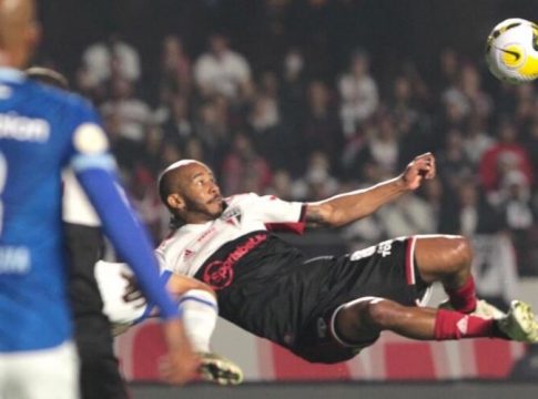 Patrick faz golaço e São Paulo goleia antes de final da Sula