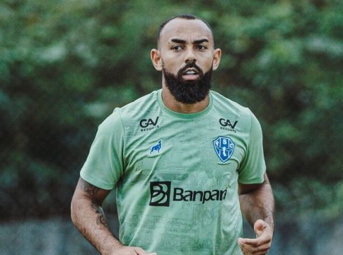 Atacante do Paysandu realiza cirurgia e volta apenas em 2023