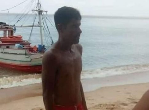 Empresário busca pescador que resgatou vítimas de naufrágio