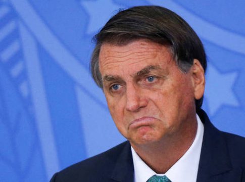 Bolsonaro decreta luto por Rainha e ignora naufrágio no Pará