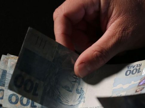 Auxílio Brasil: beneficiários com NIS final 5 recebem hoje