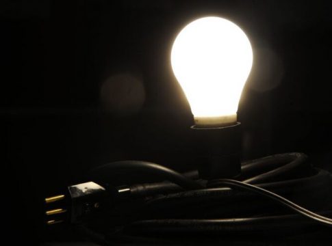 Distribuidora de energia alerta sobre os riscos e perigos e dá dicas para evitar acidentes graves e até fatais.