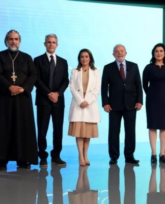 Lula e Bolsonaro trocam ataques pessoais em debate