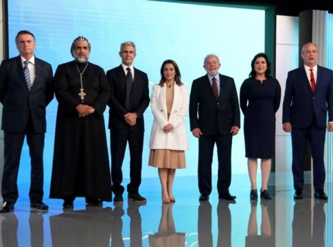 Lula e Bolsonaro trocam ataques pessoais em debate