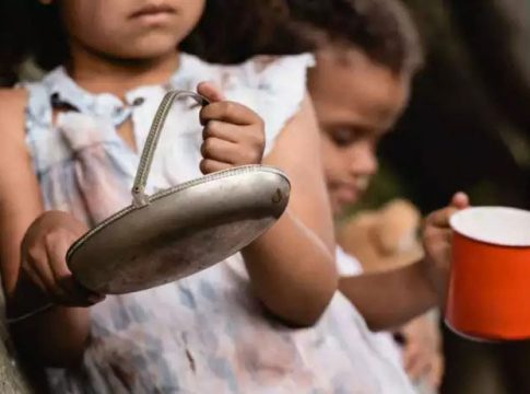 Fome ronda 1 a cada 3 lares com crianças de 10 anos no país