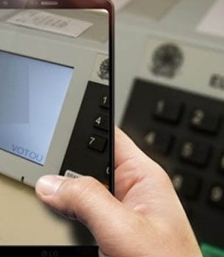 Entenda proibição do uso do celular em cabines de votação
