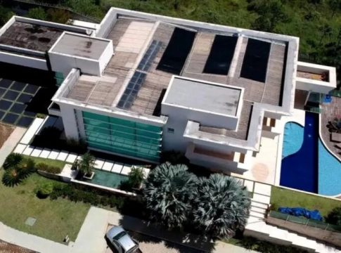 Eduardo Bolsonaro e 5 deputados turbinam auxílio-moradia