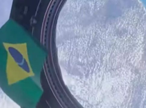 Vídeo: cosmonauta toca lambada pra filmar Brasil do espaço