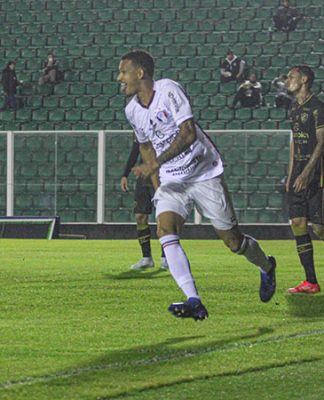 Figueirense apanha de 4 a 1 antes de duelo com Paysandu
