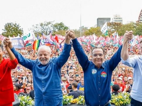 Lula acusa Bolsonaro de uso político do velório da rainha