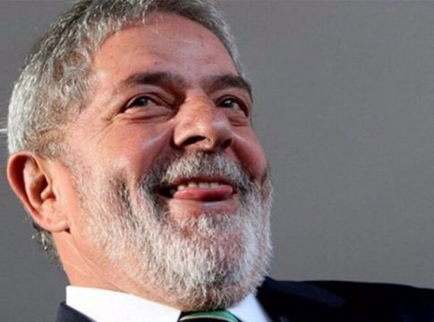 "PT está cansado de pedir desculpas", diz Lula a jornal
