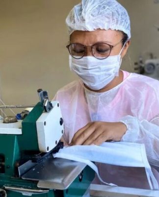 Pandemia enfraquecida sufoca indústria de máscaras e luvas
