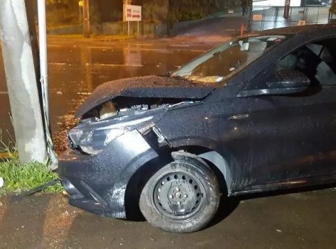 PR: embriagado vira "cavalo do cão" e é detido porta-malas