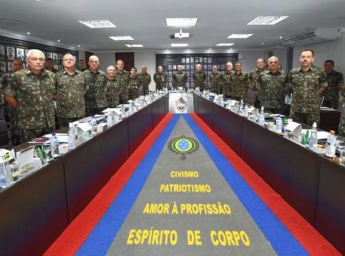 Generais do Exército dizem que "quem ganhar nas urnas leva"
