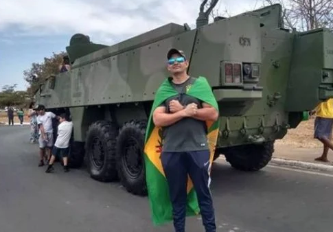 Veja o docente que marcou alunos para não
repetirem merenda