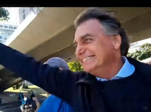 Bolsonaristas hostilizam jornalistas da BBC em Londres