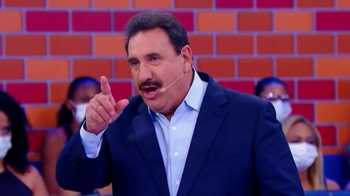 Ele falou sobre o assunto no Turma do Ratinho, atração que comanda em sua rádio, a Massa FM, na última sexta (19). Segundo Ratinho, o caso um ataque gratuito contra o projeto.