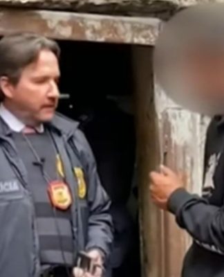 Vídeo: homem confunde delegado com traficante e pede Crack