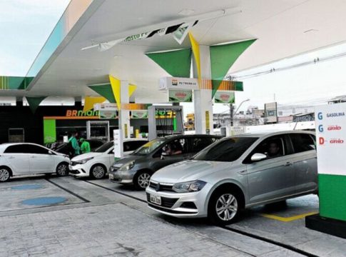O preço do diesel caiu mais 3,5% nos postos brasileiros, com repasses do corte promovido pela Petrobras em suas refinarias no início do mês, informou nesta sexta-feira (17) a ANP (Agência Nacional do Petróleo, Gás e Biocombustíveis). Foto: Divulgação