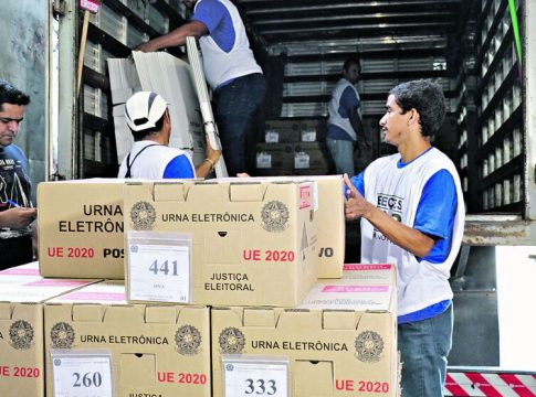 Aananindeua, Pará, Brasil. Cidade, Retranca: DISTRIBUIÇÃO / URNAS ELETRÔNICAS / RMB – . Gancho: Tribunal Regional Eleitoral do Pará começa a distribuição das urnas eletrônicas para os locais de votação na Região Metropolitana de Belém. Local: Depósito de Urnas do TRE PA – travessa WE 13B, 148. Cidade Nova II. Coqueiro – Belém. Data: 30/09/2022. […]
