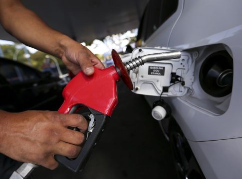 Na semana passada, o combustível foi vendido, em média a R$ 4,86 por litro. Foto: Marcelo Camargo / Agência Brasil